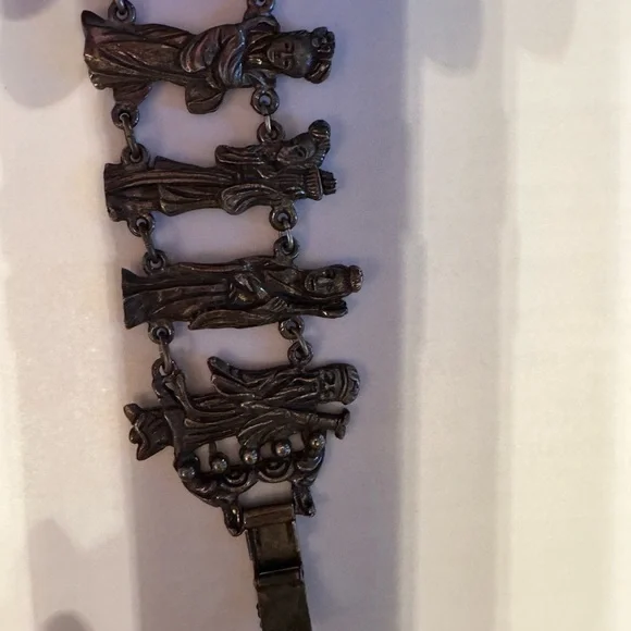 Vintage/antique Asian Silver colored Bracelet with Detailed Figures - Picture 11 of 16